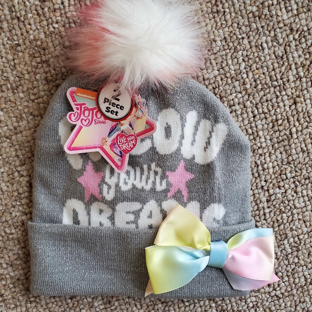JoJo hat and glove set